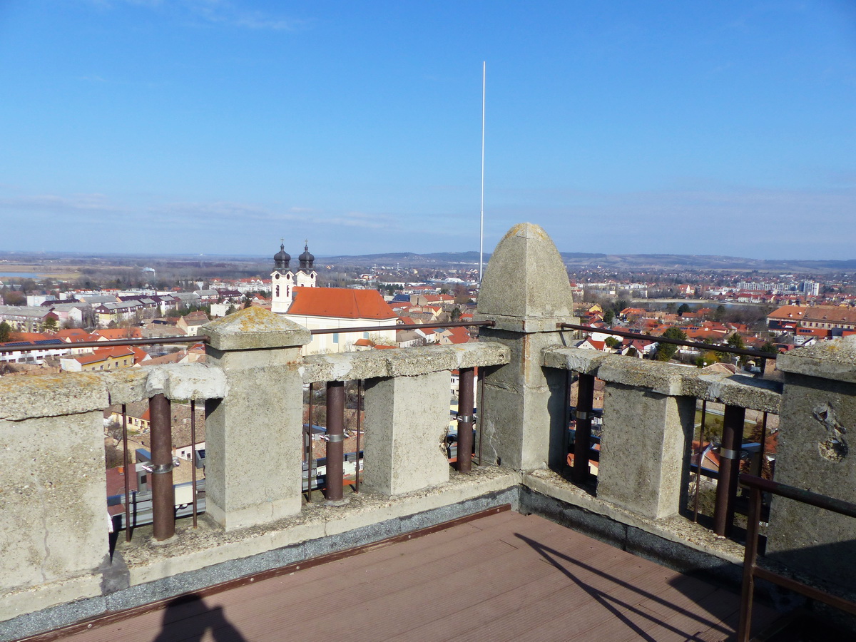 175 lépcsőfok vezet fel a Söréttorony tetőszintjére