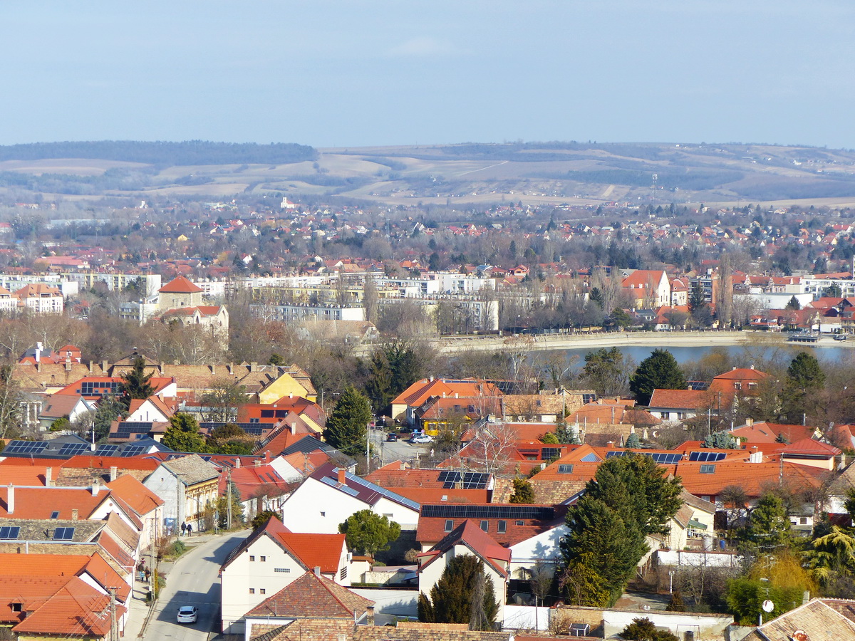 Kilátás a városra és a várkastélyra