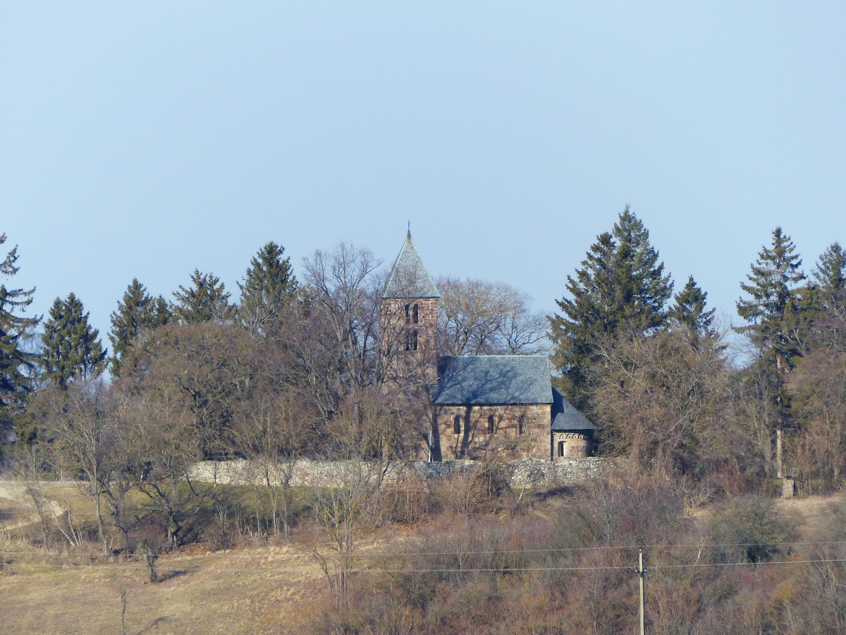 Már látszik az Árpád-kori templomocska is