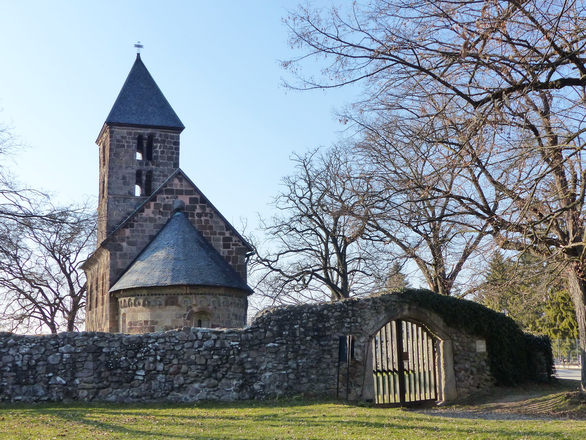 Sajnos zárva volt a templomkert kapuja, így csak kívülről tudtam fényképezni a műemléket