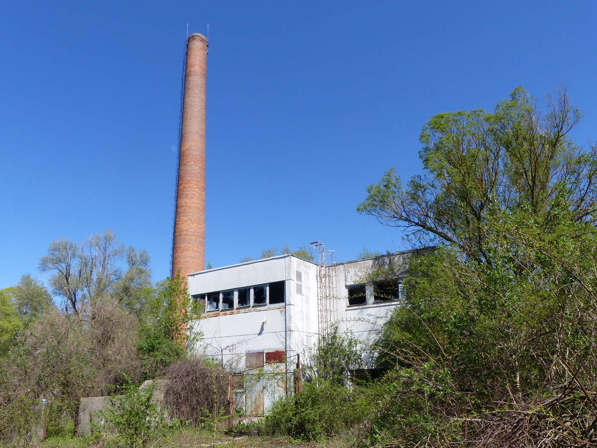 Öreg, pusztuló bányaépületek