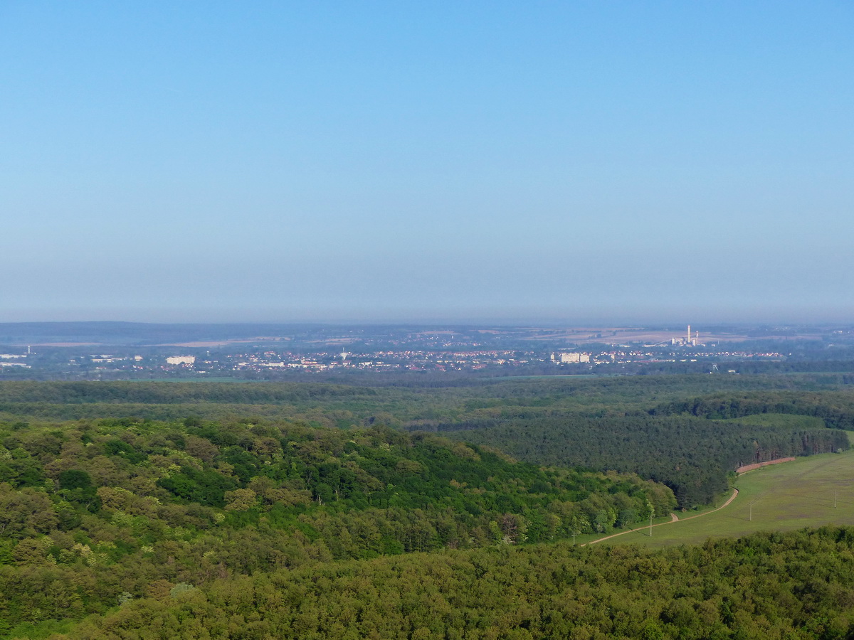 Még a távoli Oroszlány is feltűnik a távolban