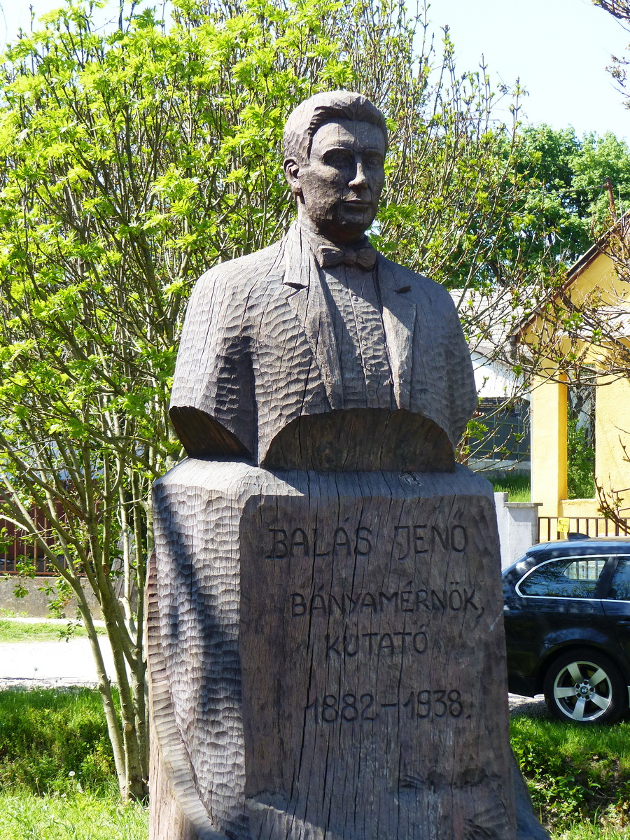 Balás Jenő szobra