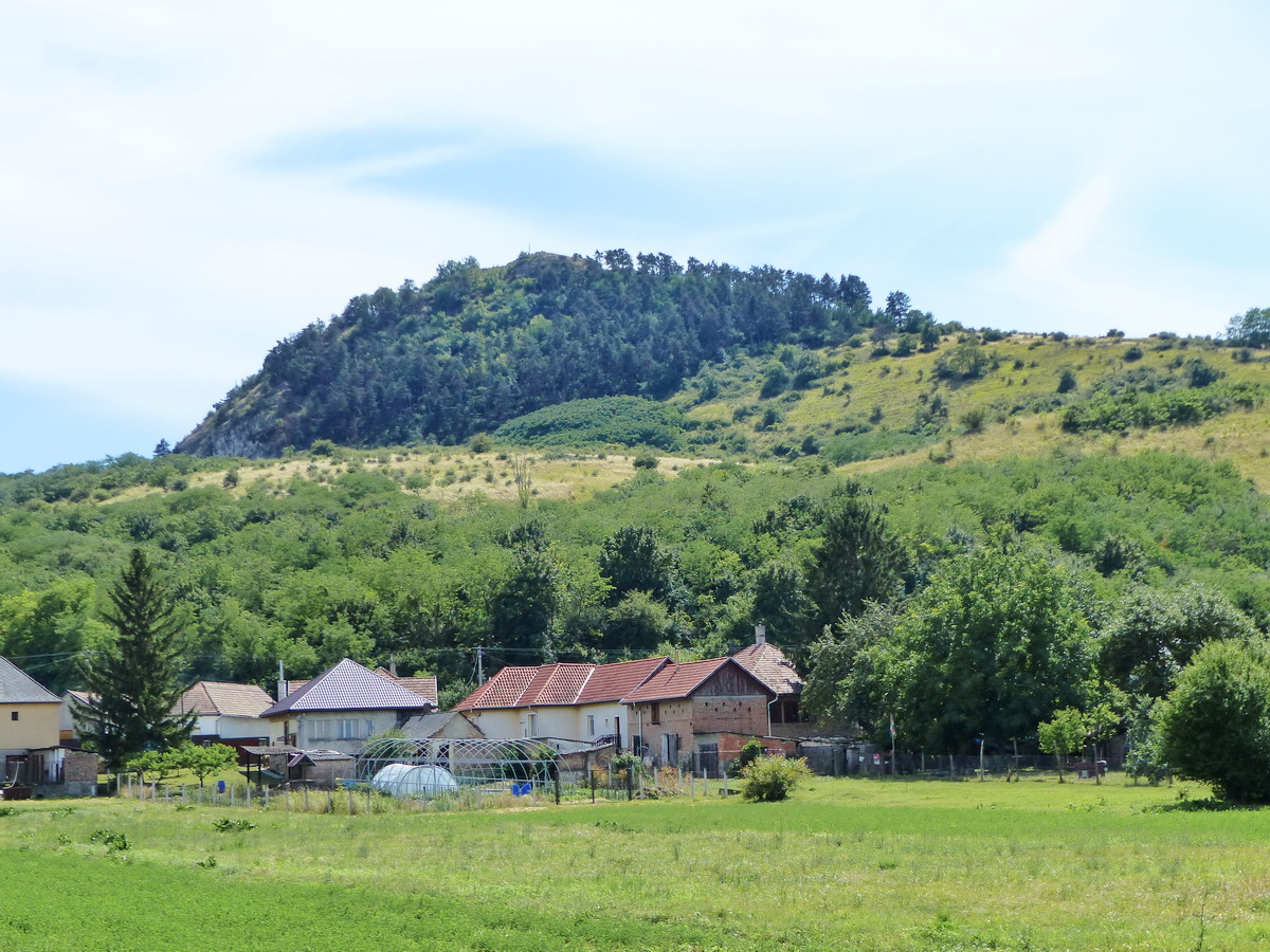 Visszatekintés a Hegyes-kőre Tokod határából