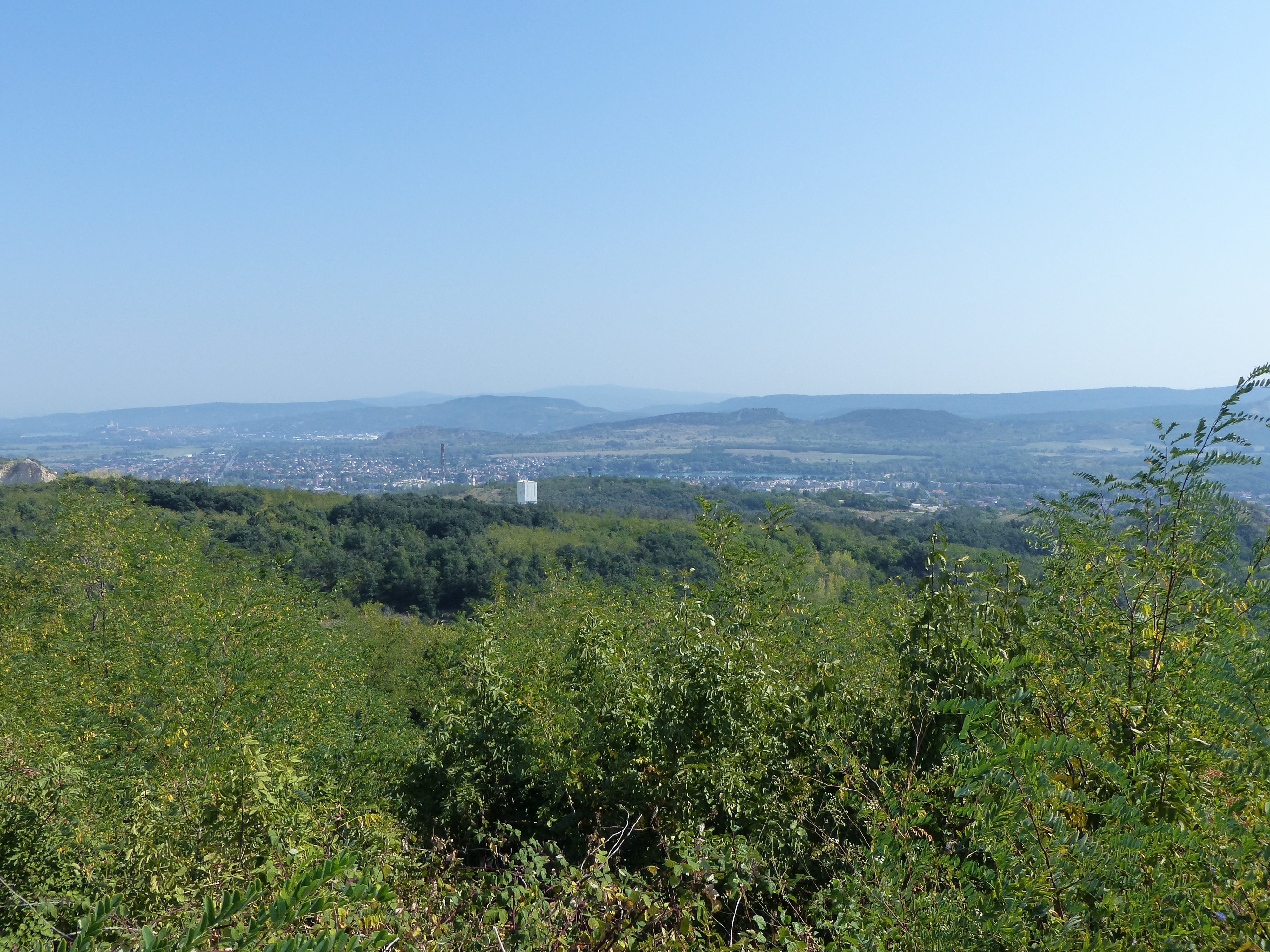 Kilátás a kőtől északkelet felé, Dorogra