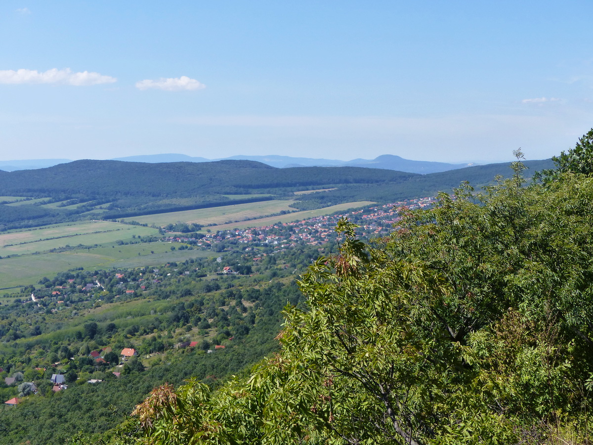 Kilátás északnyugat felé, Pilisszántóra...