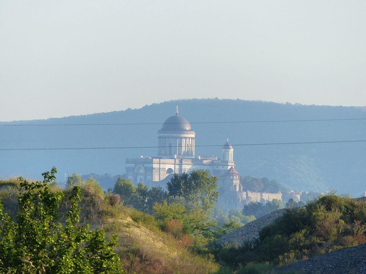 Persze látszik innen a Bazilika is