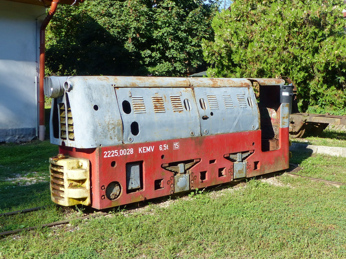 Ez pedig egy dieselmotoros mozdony