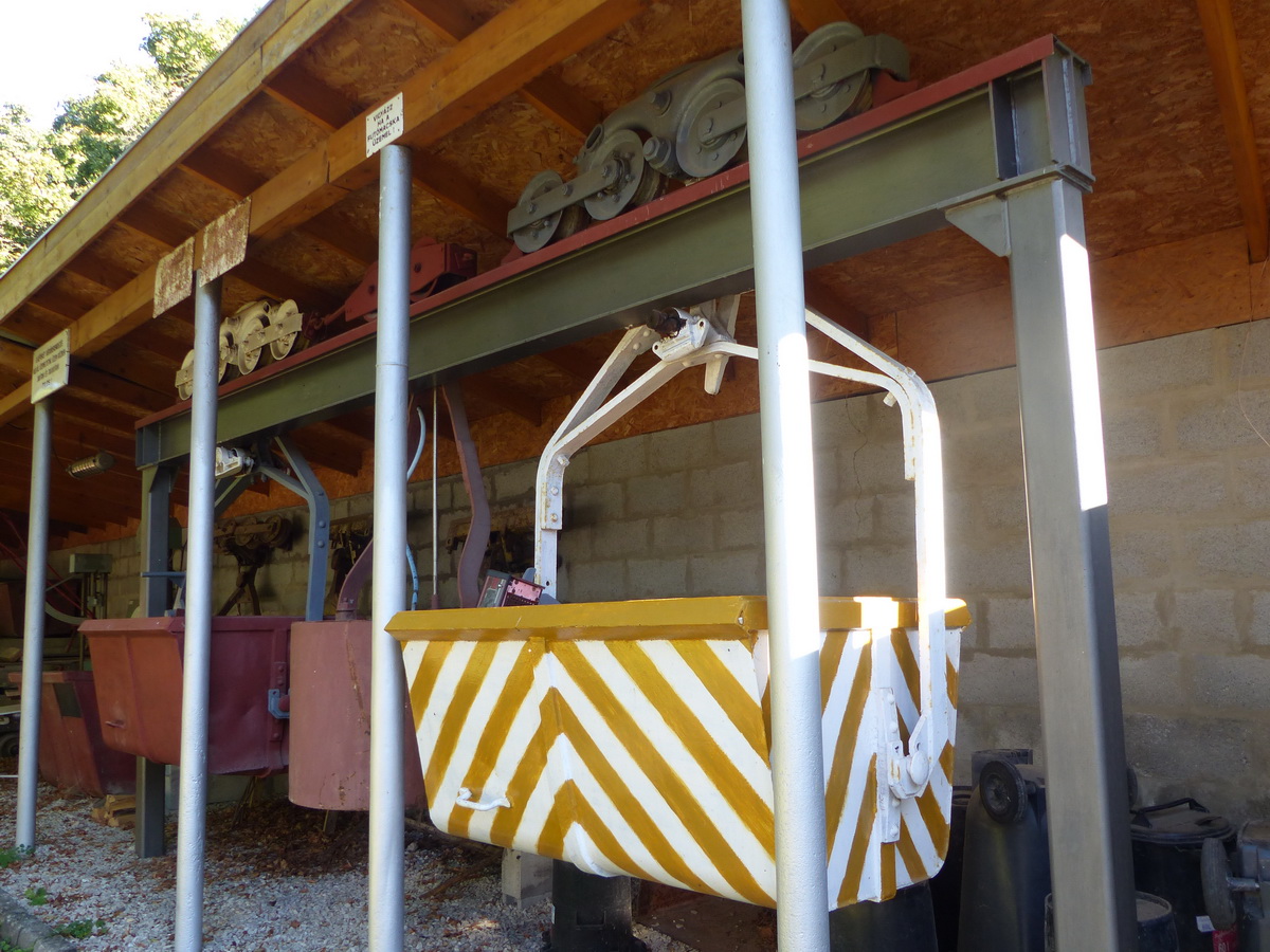 Függesztett pályán haladó csillék