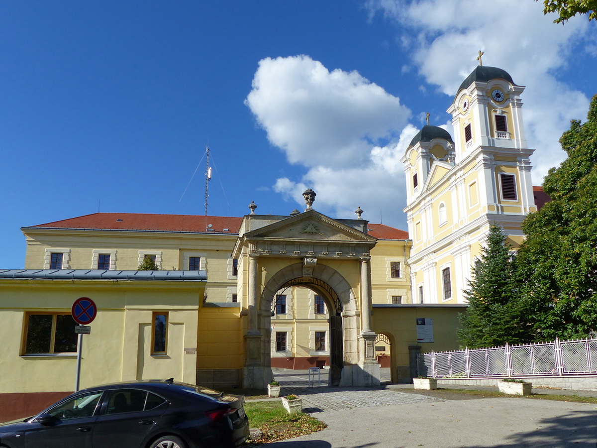 Kitérőt tettem Márianosztrán a pálos kolostorhoz és bazilikához