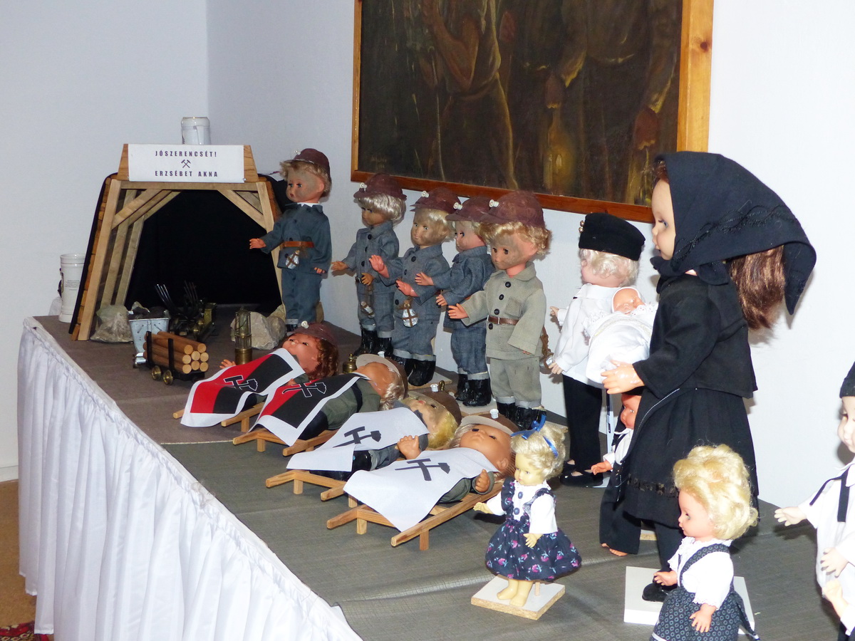 Bányásztemetés a Babamúzeumban
