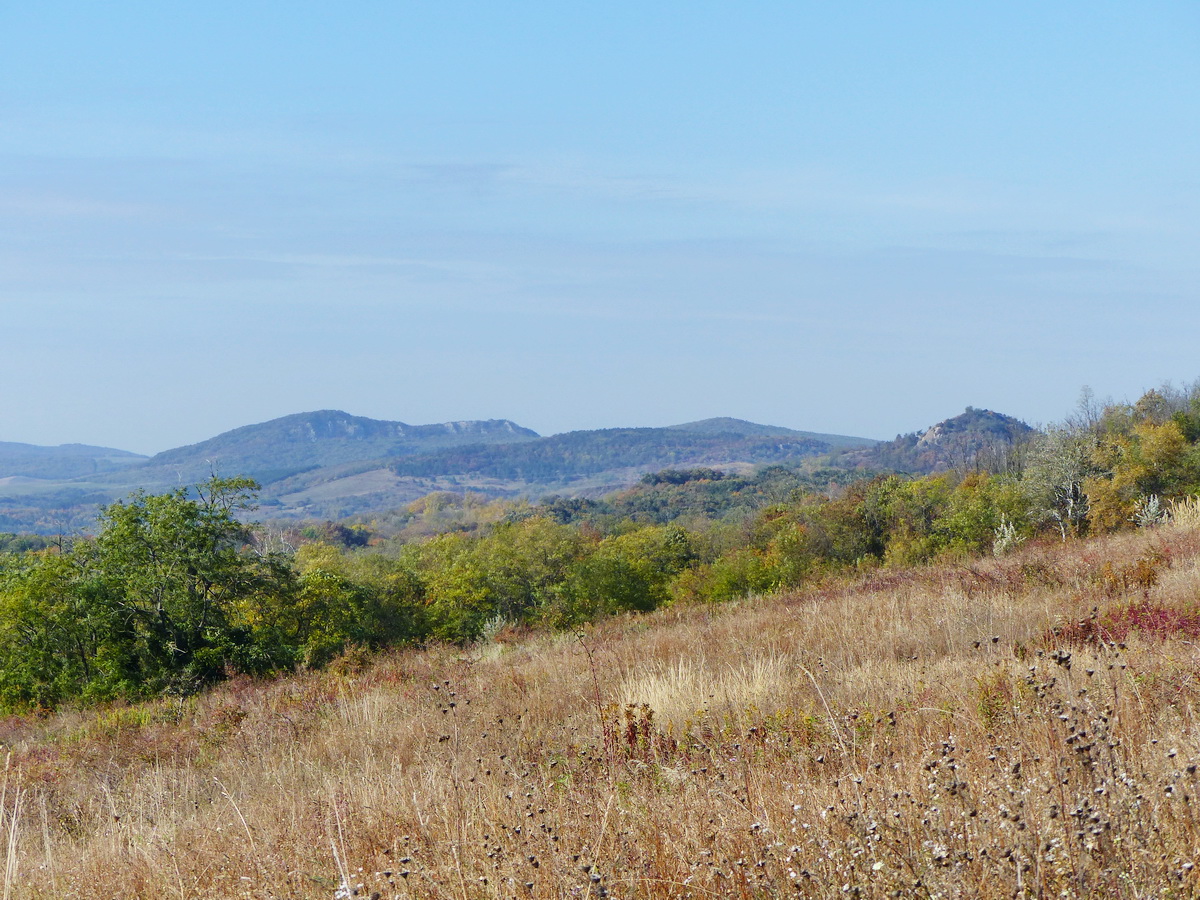 A Bajóti Öreg-kő, a Kőszikla és a Hegyes-kő