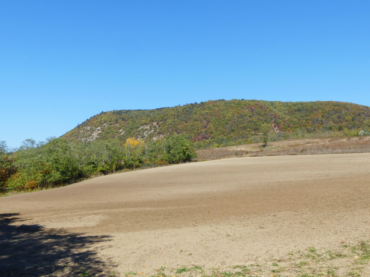 Kilátás az emlékkőtől a Nagy-Getére. Lassan már körbejárom a hegyet.