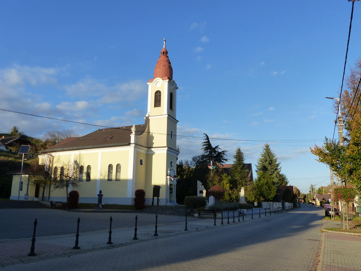 A Szent László utcán áll a római katolikus templom is