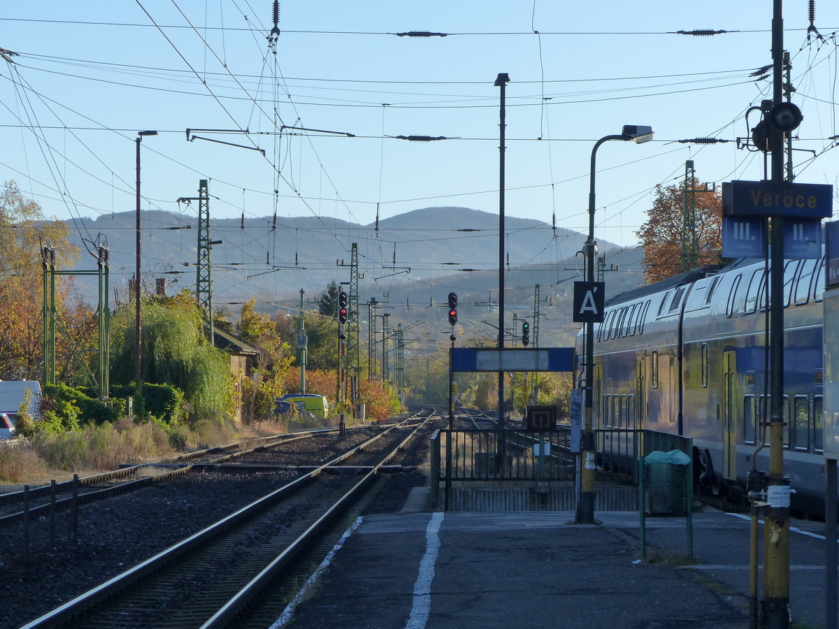 Kilátás a Börzsöny hegyeire Verőce vasúti megálló paronjáról