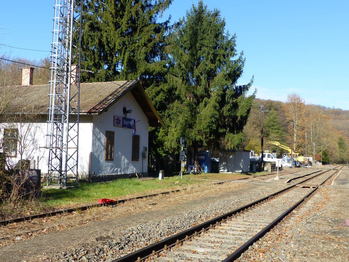 Szokolya vasútállomása. A község innen még több kilométernyire fekszik.