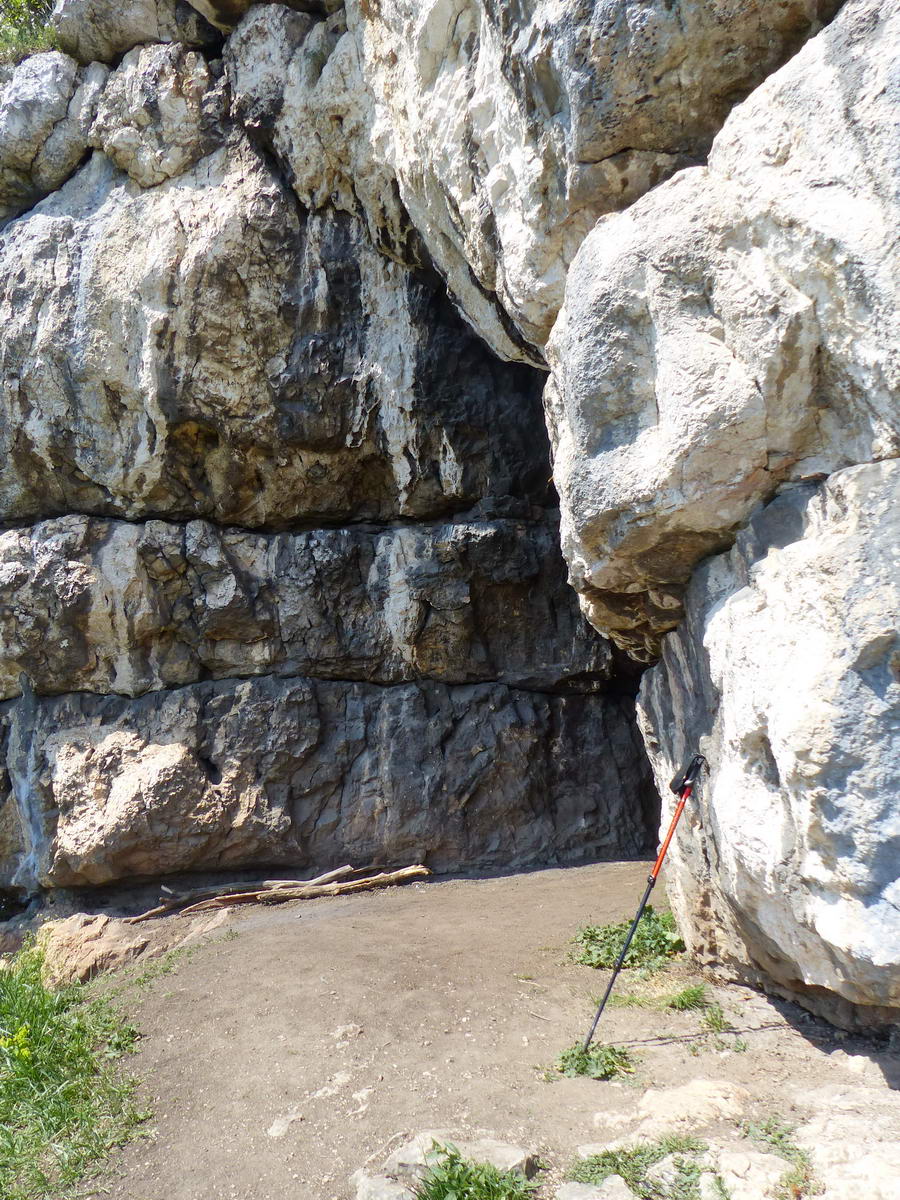A Pes-kő-barlang bejárata