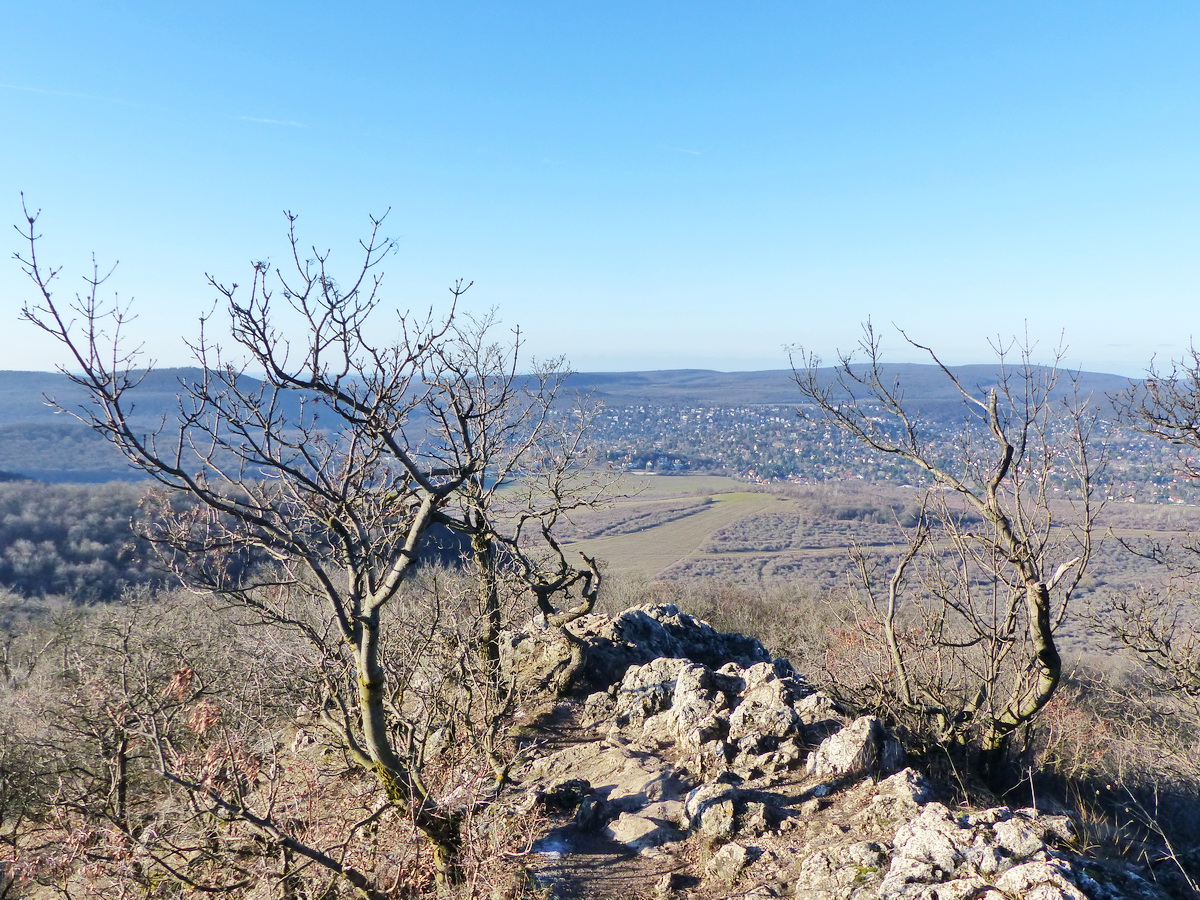 Kisétáltam a Hármashatár-hegy északi sziklaormára