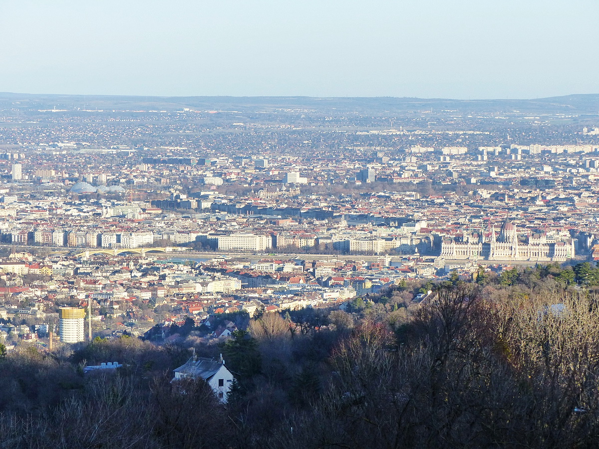 És egy pár részlet innen is. A Margit híd és a Parlament...