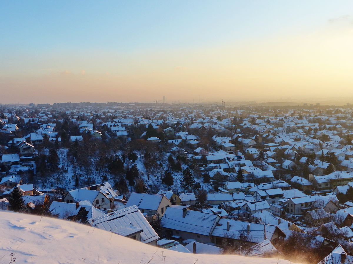 Letekintés a kápolnától Budaörsre