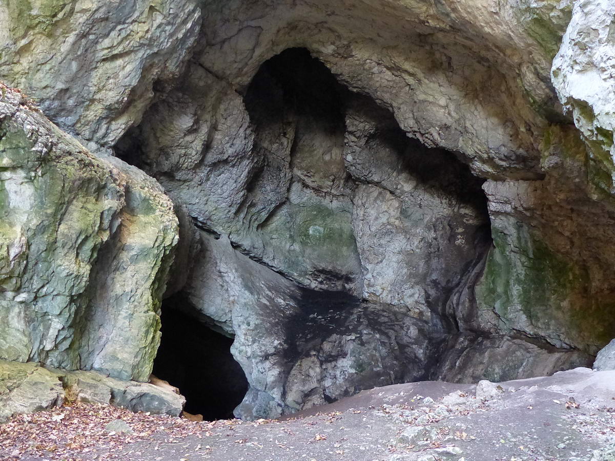 A barlang hátsó traktusába vezető járat kezdete