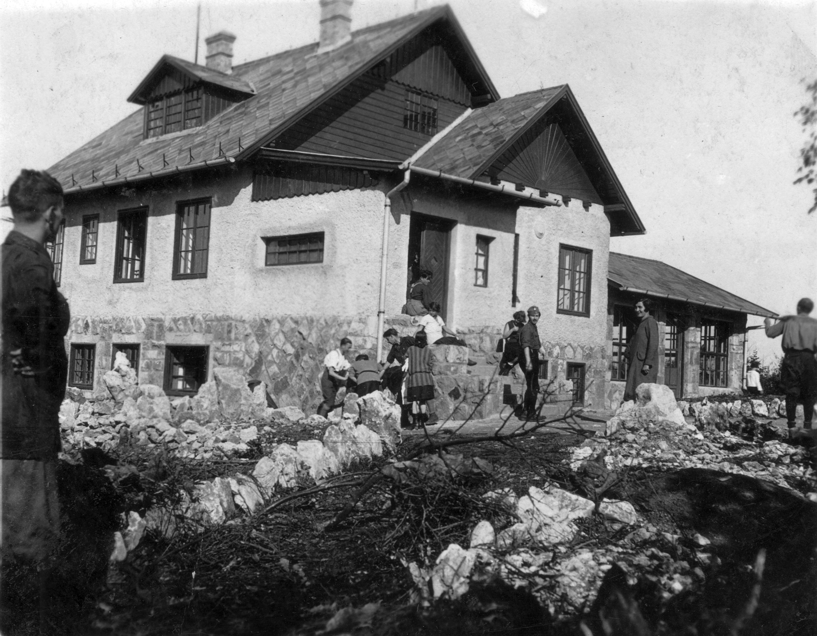 [3] A Kevély-nyergi turistaház 1929-ban