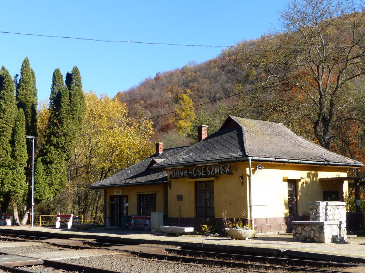 Porva-Csesznek vasúti megálló is pecsételőhely a KDP útvonalán