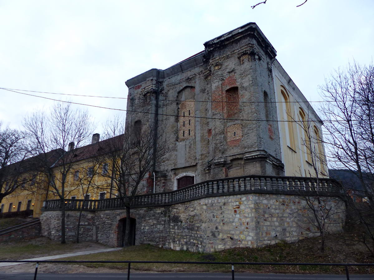 Az öreg templom még felújításra vár
