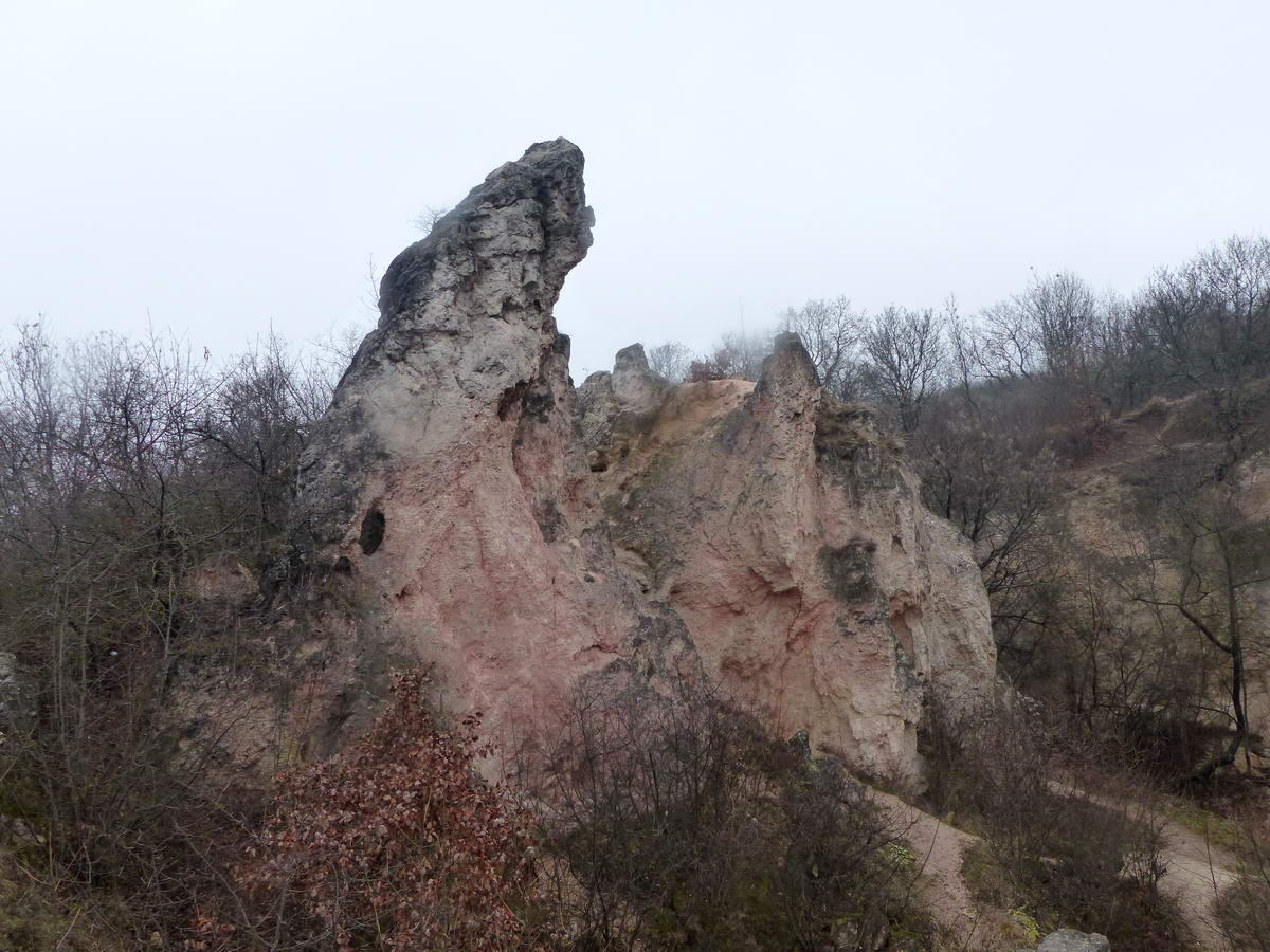 A Teve-szikla alulról fényképezve