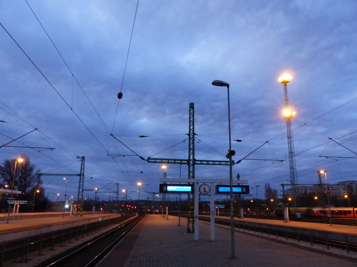 Kora reggeli égkép Kelenföldön, a vonatomra várva