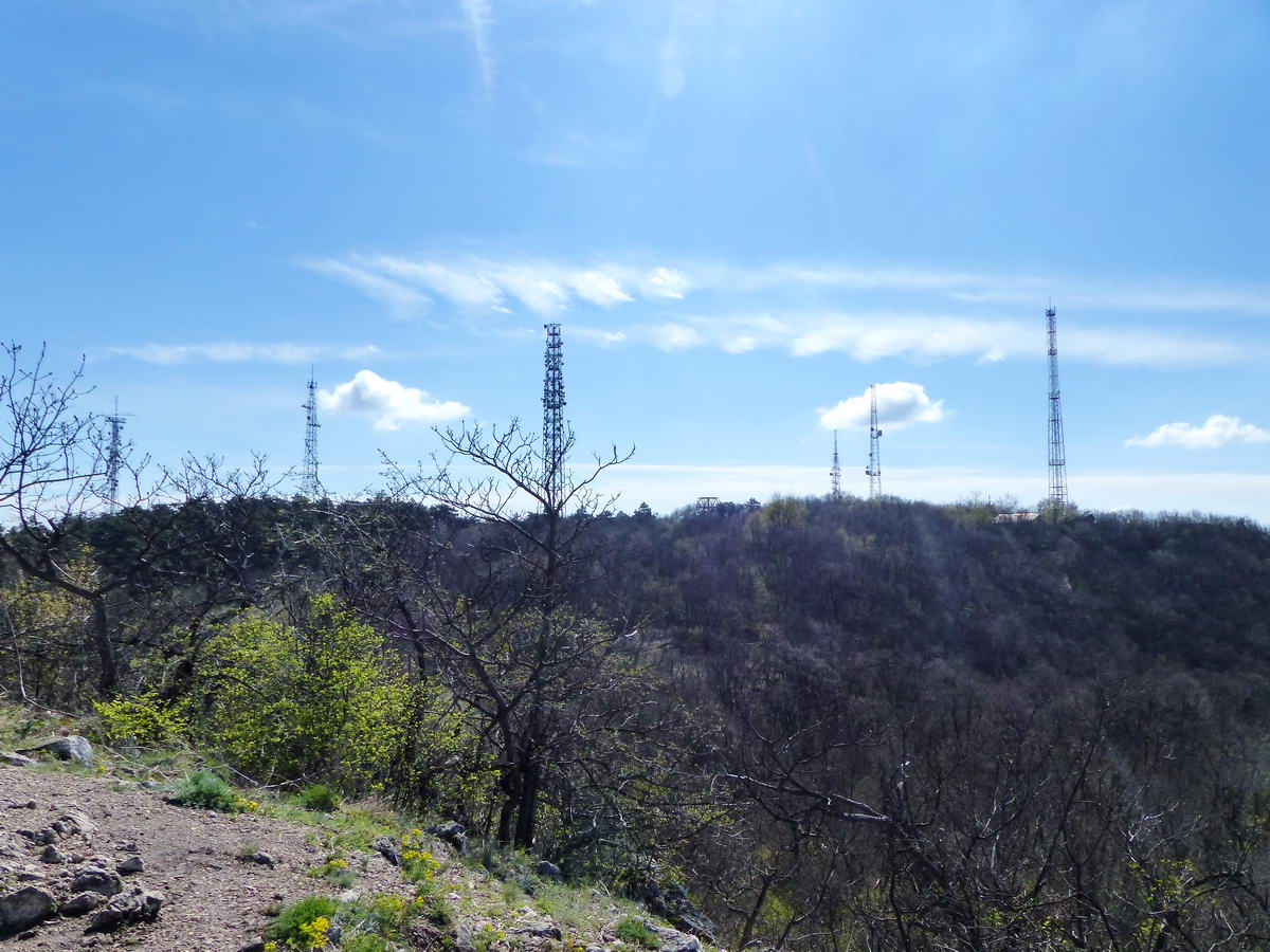 Jól látszik a Hármashatár-hegy teteje is a rádió adótornyokkal