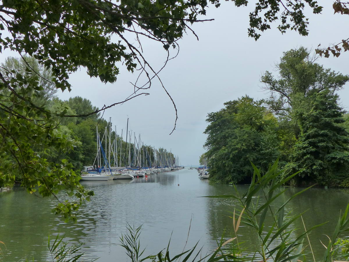 A Balaton legészakibb sarkában egy jachtkikötő bújik meg