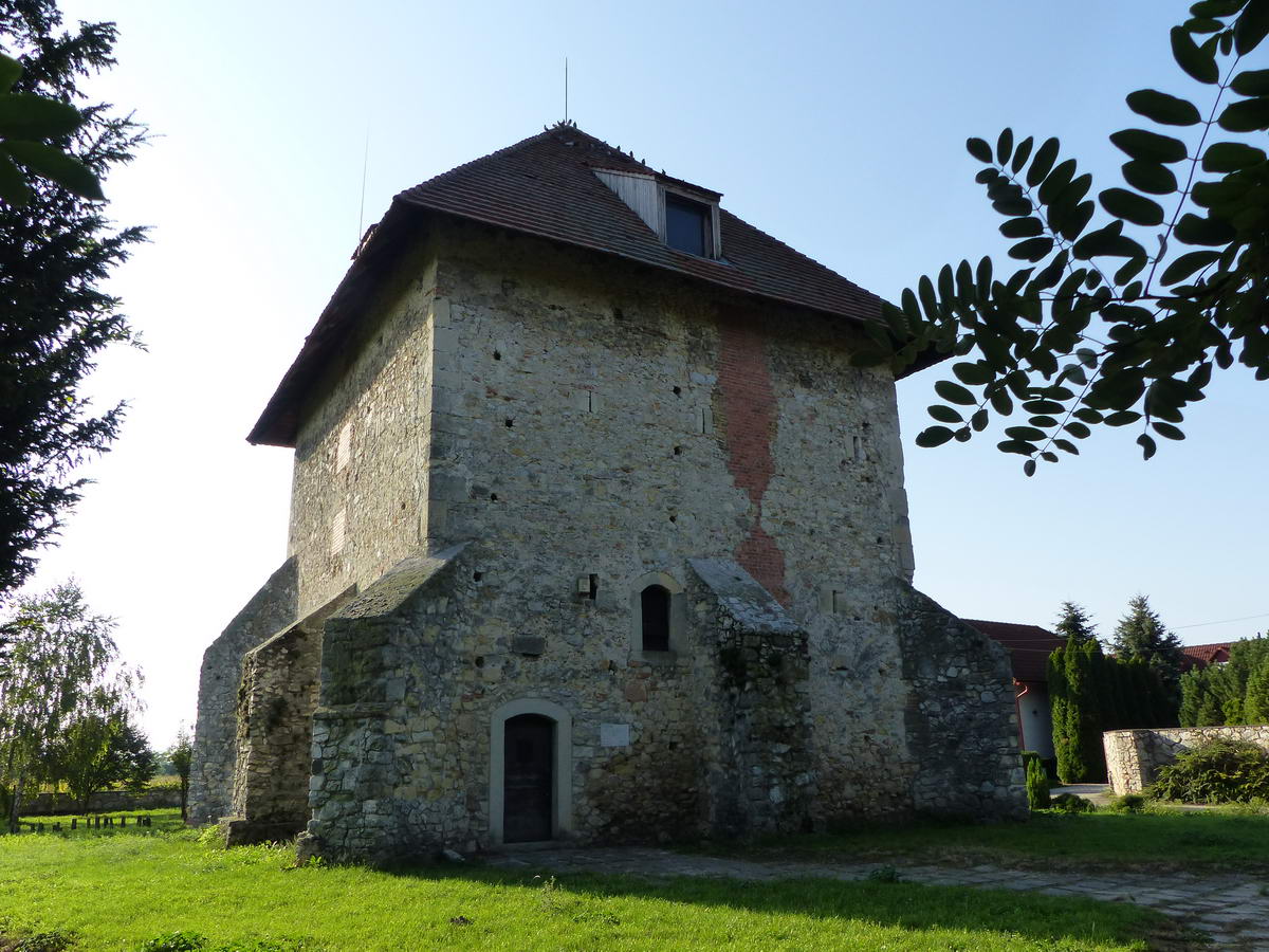 A Kula torony északnyugati oldala a bejárattal
