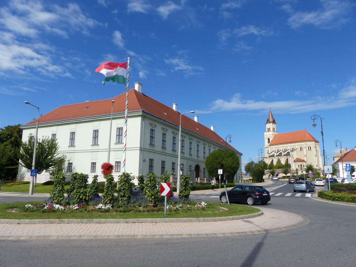 Mór - A Luzsénszky kastélyban található a polgármesteri hivatal