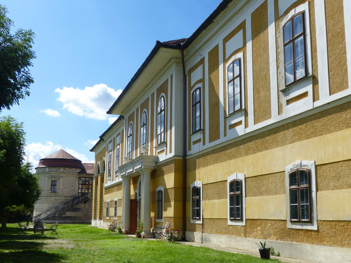 A kastély délkeleti homlokzata