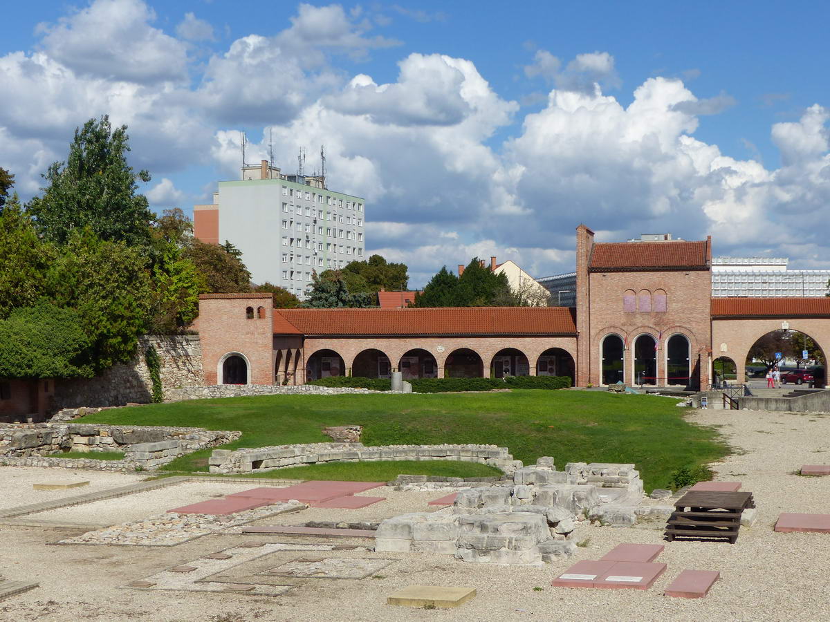 Végül még elballagtam a Romkert mellett is