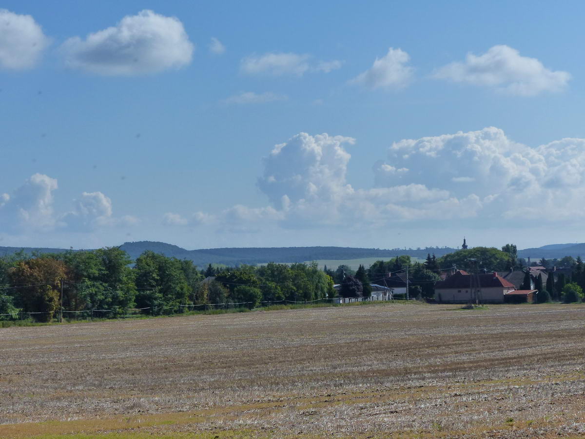 Feltűntek előttem Tarján házai