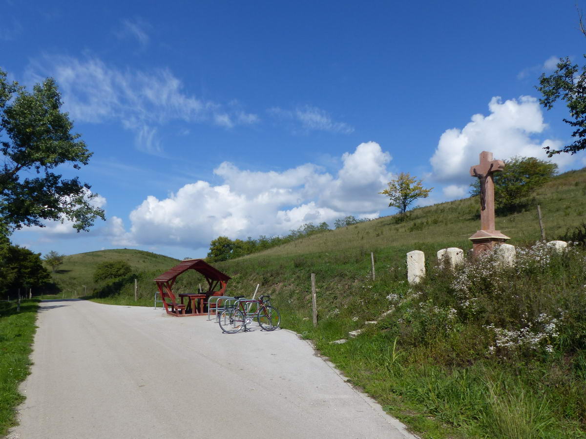 Kerékpáros pihenő Tarján és Csabdi között