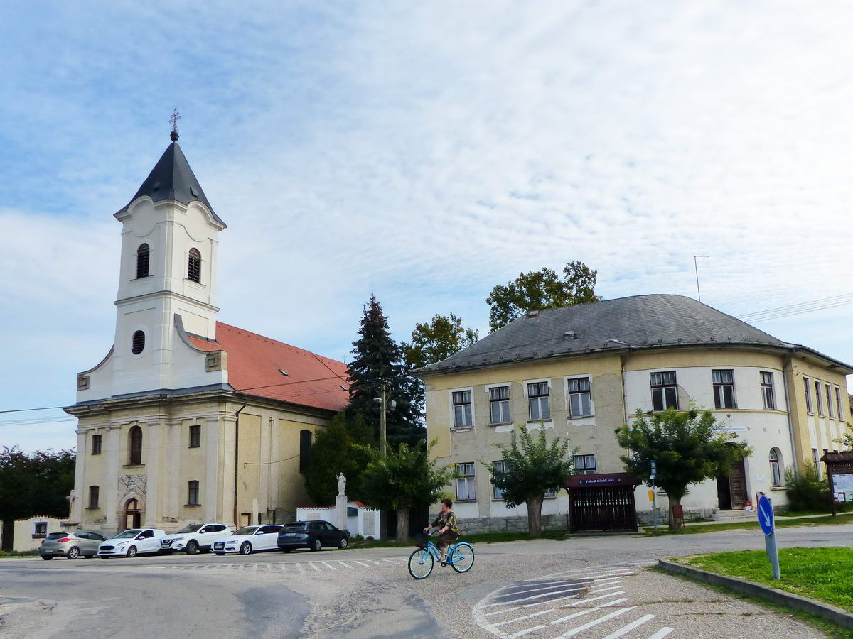 Megérkeztem Tokod kicsi főterére