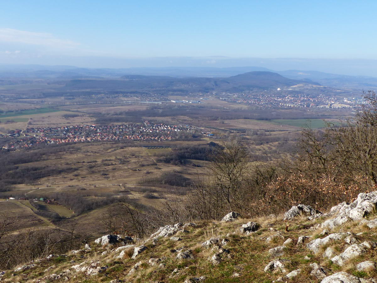 Kilátás Kesztölcre és a távolabbi Dorogra