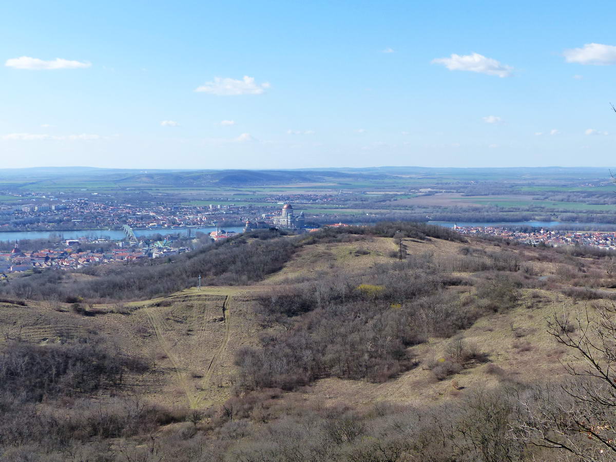 Kilátás Esztergomra a turistaháztól