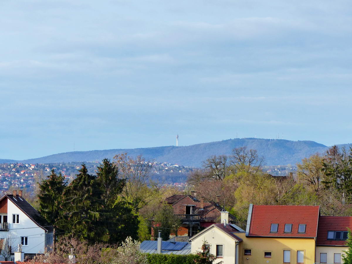 Még a Hármashatár-hegy is jól látszott a távolban