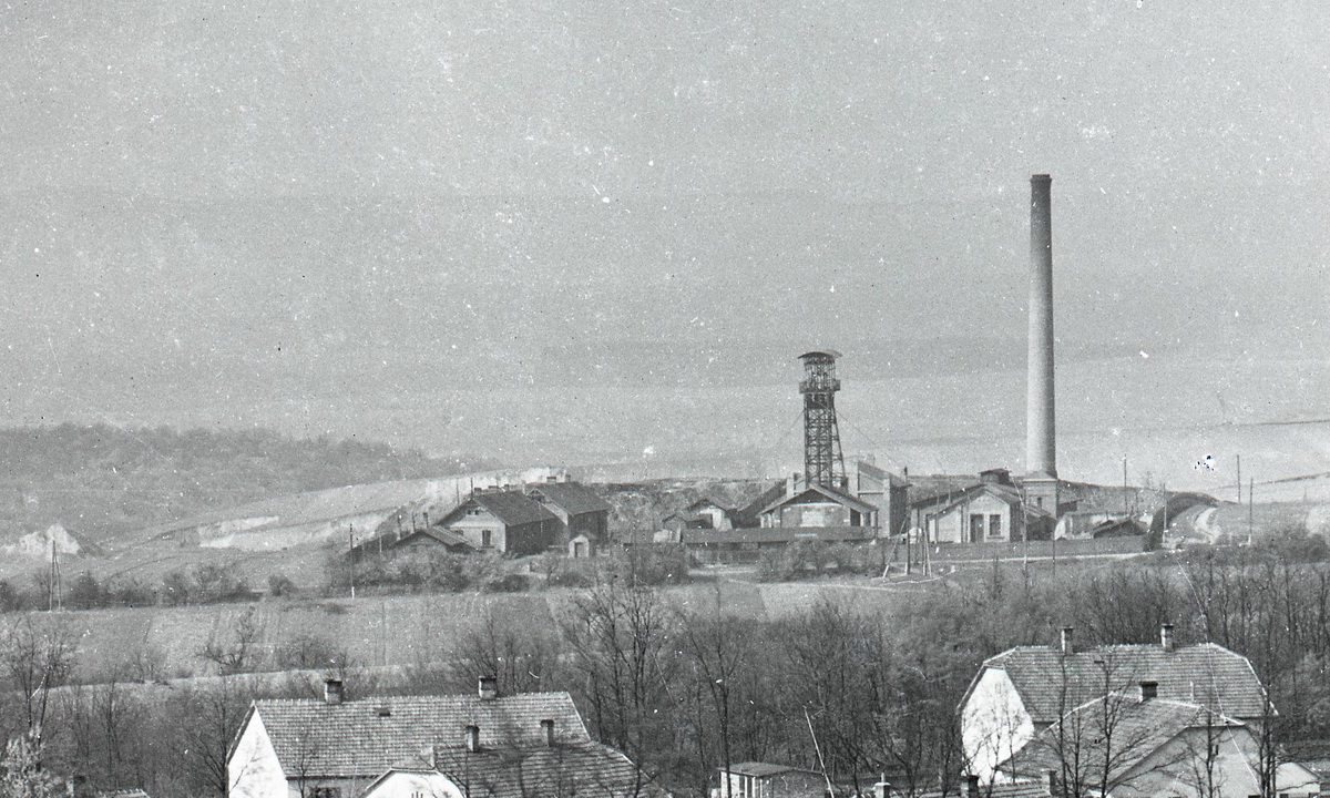 Az Auguszta-akna épületei régen. Semmi nem maradt belőlük...