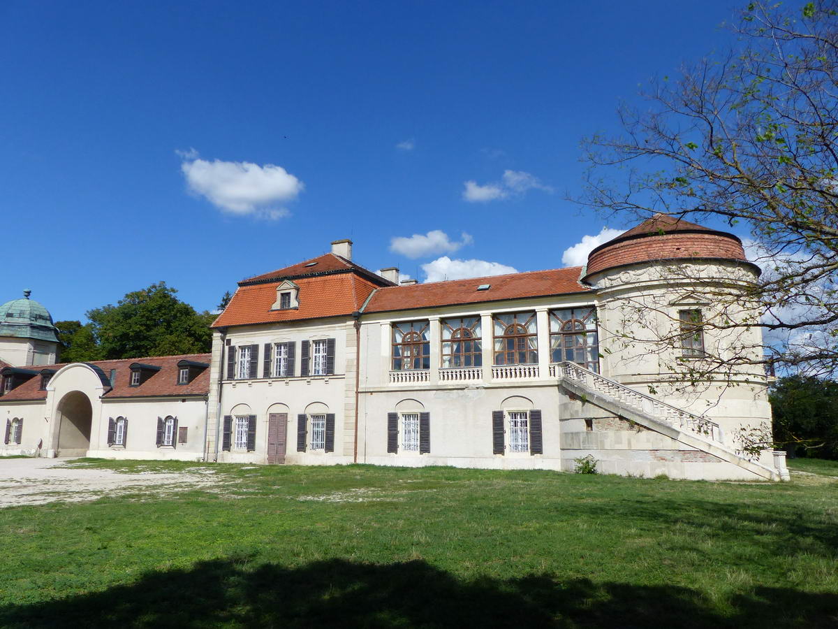 Az iszkaszentgyörgyi Amadé–Bajzáth–Pappenheim kastély nyugati oldala