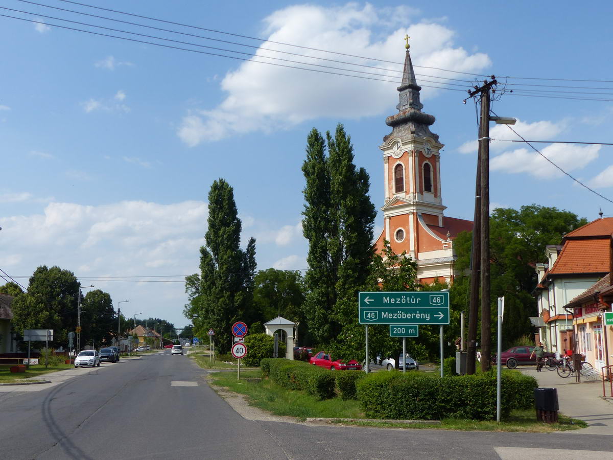 Gyomaendrőd. Jobbra a kép szélén a mini szupermarket, ahol éjszakára bevásároltam.