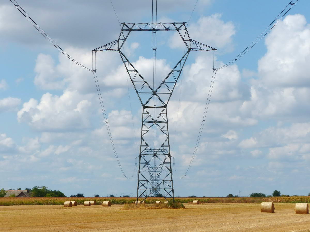 Nagyfeszültség - a Sándorfalváról Romániába tartó 400 kV-os egyrendszerű távvezeték