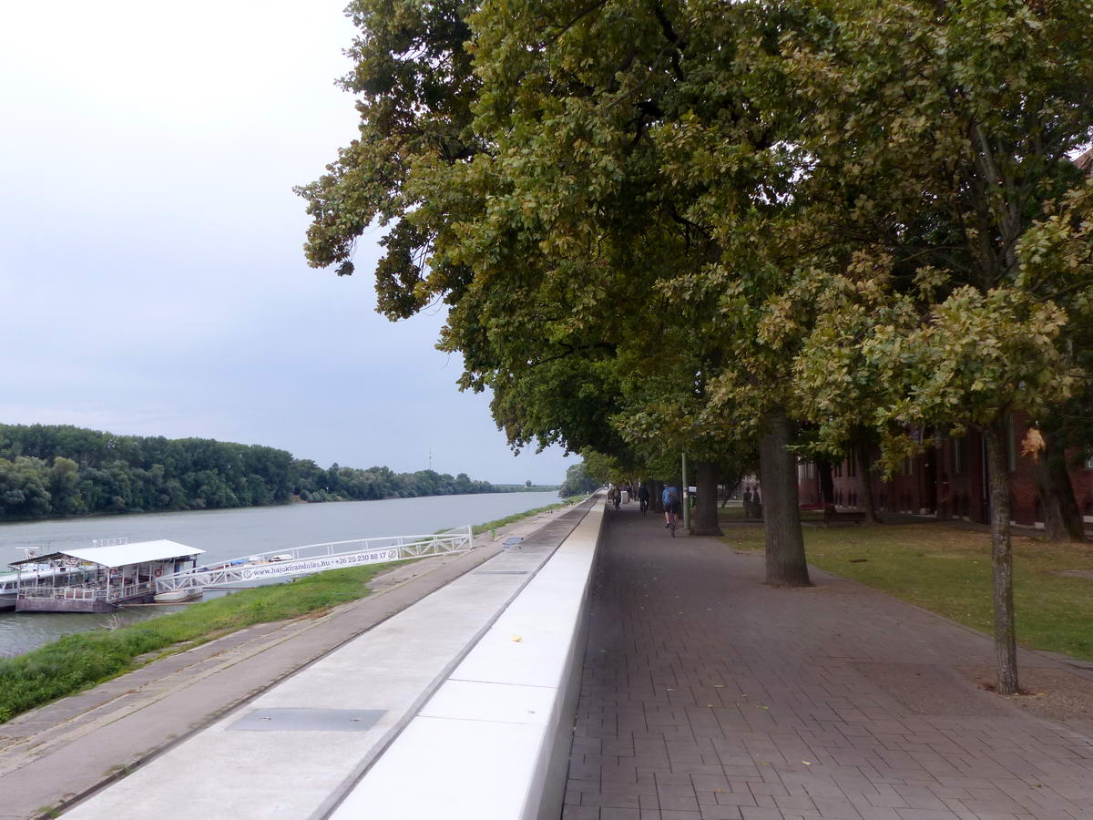 Szeged - A Tisza-parti sétányon