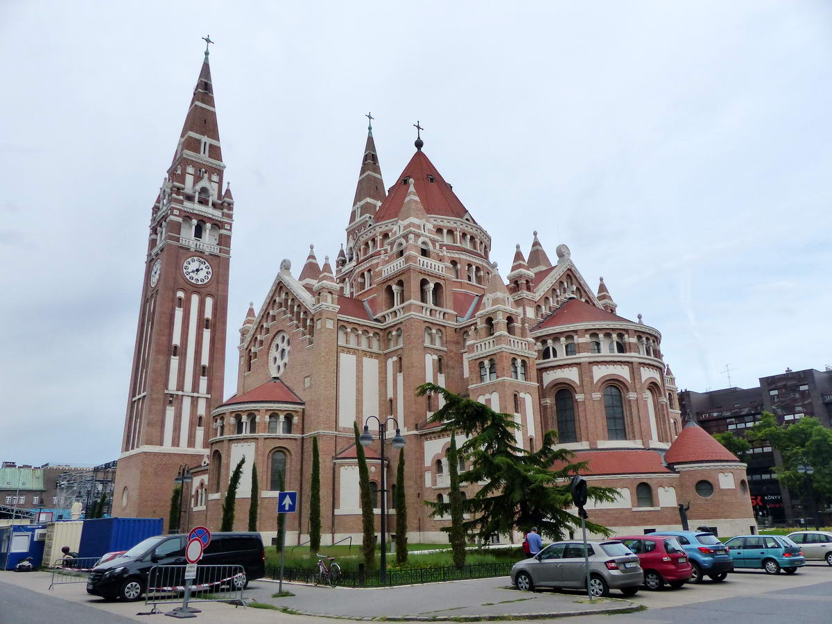 Szeged - A Fogadalmi templom hátulról...