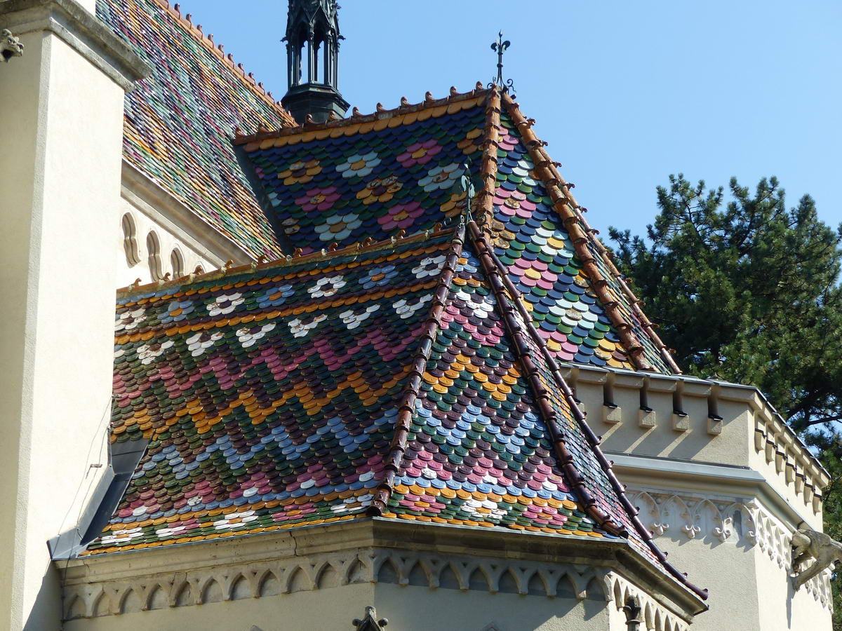 Csodálatos a templom Zsolnay kerámia tetőcserepezése