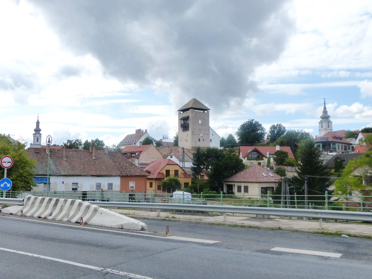 Rögtön a híd után értem el Dunaföldvár központját